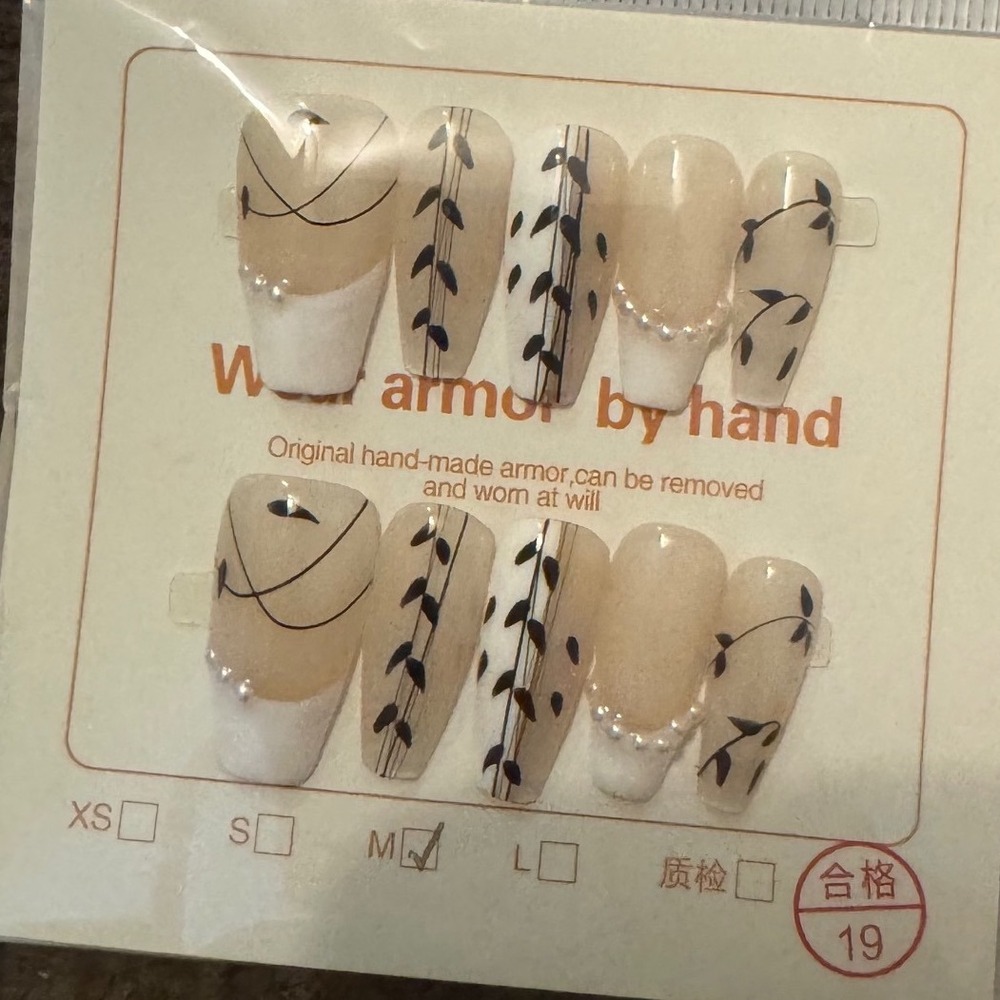 Medium Beige Black Leaf Vine Press On Nails Pearl Accent Fake‎ Nails
